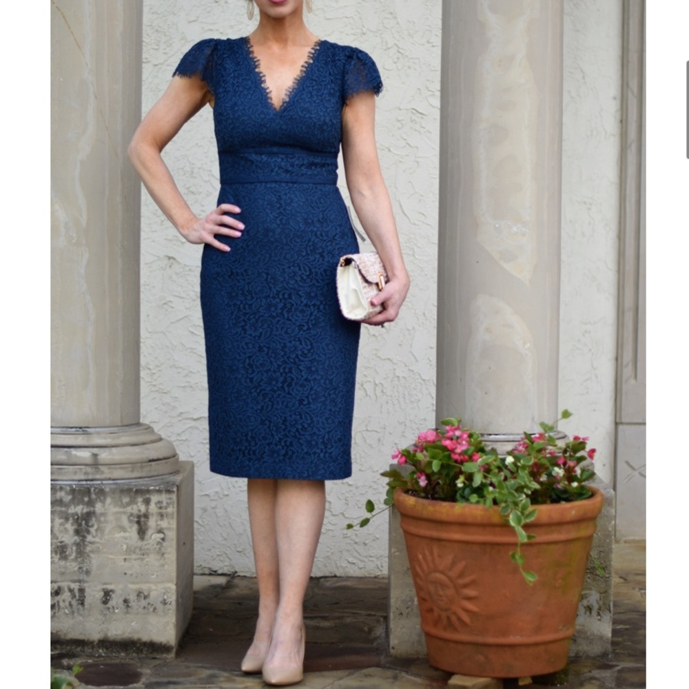 Gal Meets Glam Navy Lace V‑Neck Cap‑Sleeve Midi Dress